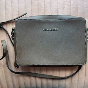 MICHAEL KORS CROSSBODY 🤍
